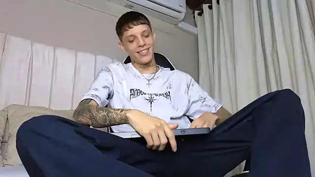 Snapshot of Adam_hard_ chatting on September 11, 8:20 pm Adam hard online show from September 11, 8:20 pm