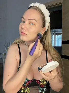 Snapshot of LianaCruz__ chatting on April 20, 4:37 am LianaCruz online show from April 20, 4:37 am