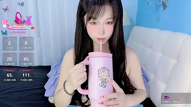 Snapshot of -Wendy__ chatting on June 7, 7:12 am -Wendy online show from June 7, 7:12 am