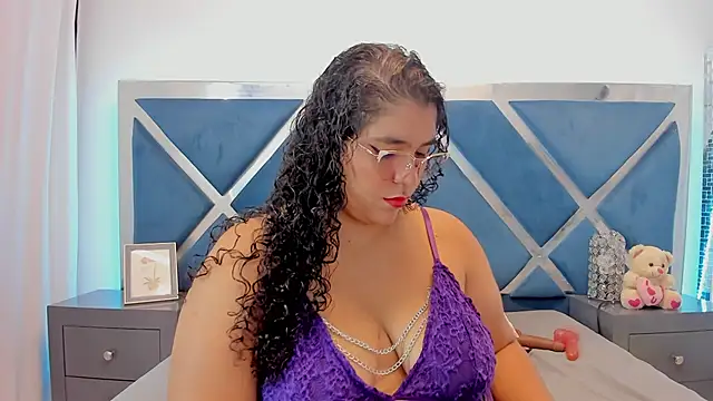 Snapshot of Tiffanymiller00 chatting on May 2, 2:22 pm Tiffanymiller00 online show from May 2, 2:22 pm