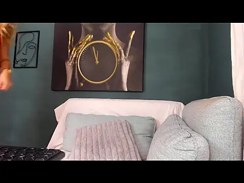 Snapshot of kriztaljessika chatting on November 18, 4:17 am kriztaljessika online show from November 18, 4:17 am