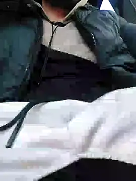 Snapshot of vasin12788bv chatting on February 10, 3:32 pm vasin12788bv online show from February 10, 3:32 pm