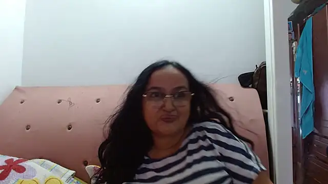 GiaNahomi online show from February 14, 8:05 pm