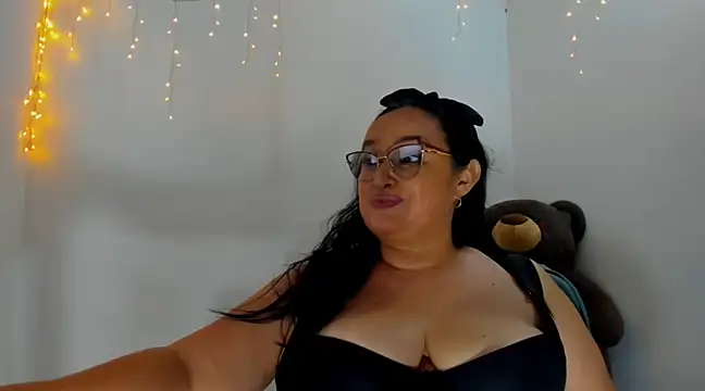 GiaNahomi online show from March 11, 11:37 pm