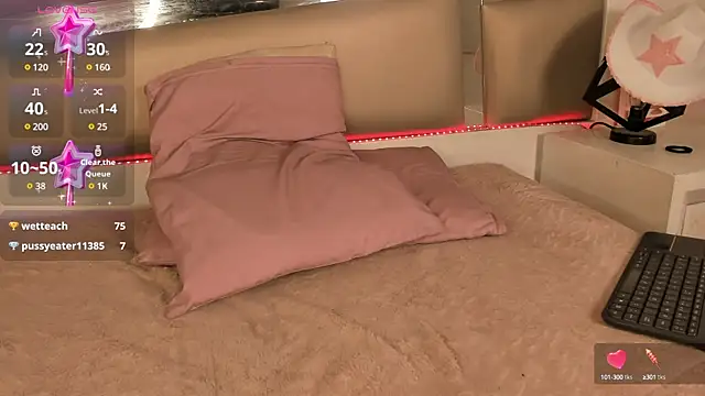 Snapshot of Mis__lola chatting on December 4, 11:24 pm Mis  lola online show from December 4, 11:24 pm