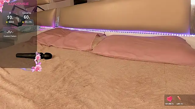 Snapshot of Mis__lola chatting on December 12, 11:03 pm Mis  lola online show from December 12, 11:03 pm