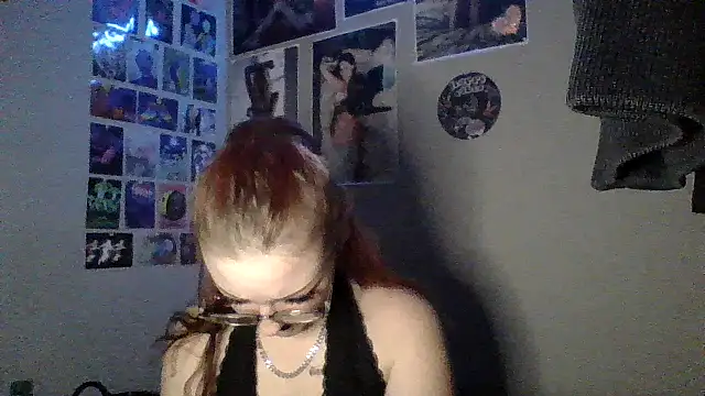 Snapshot of angel_star420864 chatting on December 10, 3:20 am angel star420864 online show from December 10, 3:20 am