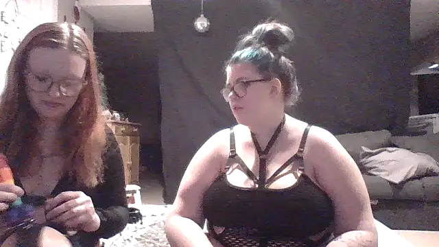 Snapshot of angel_star420864 chatting on December 20, 2:30 am angel star420864 online show from December 20, 2:30 am