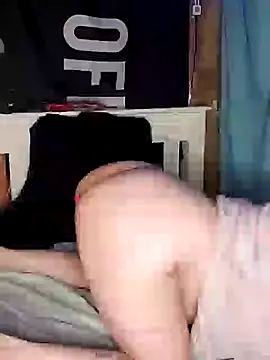 Snapshot of angel_star420864 chatting on February 7, 4:27 am angel star420864 online show from February 7, 4:27 am