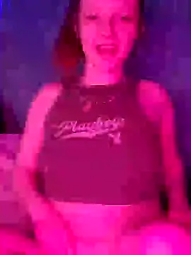 Snapshot of angel_star420864 chatting on February 18, 4:15 am angel star420864 online show from February 18, 4:15 am