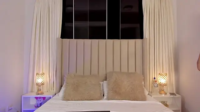 Aliison Smith online show from April 11, 3:33 am