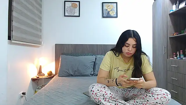 Scarlett Jazmin online show from April 14, 7:47 am