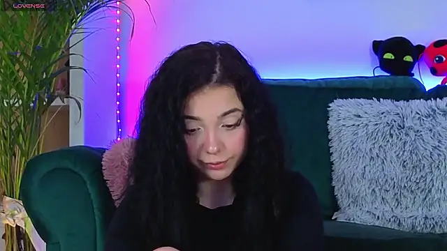 AveryWillow online show from March 3, 11:54 pm