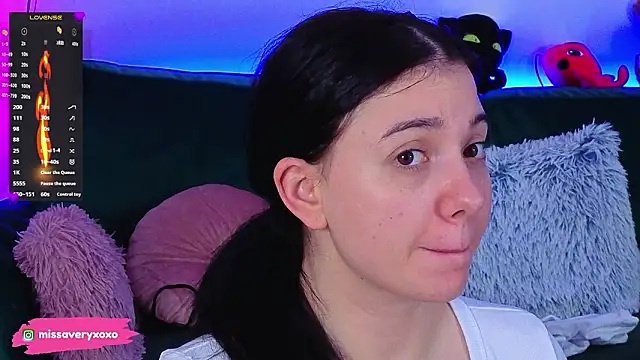 AveryWillow online show from March 21, 11:52 pm