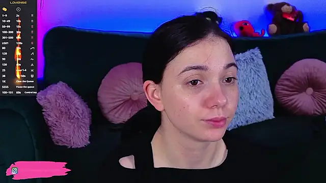 AveryWillow online show from March 28, 11:48 pm