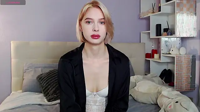 Snapshot of White_Lioness chatting on November 1, 5:37 pm White Lioness online show from November 1, 5:37 pm