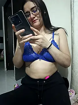 Snapshot of Hanna_Kinsley chatting on February 5, 3:13 am Hanna Kinsley online show from February 5, 3:13 am