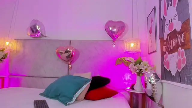 naomiii   online show from March 26, 12:11 pm