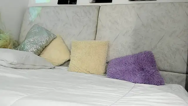 Snapshot of naomiii__ chatting on May 23, 11:58 am naomiii online show from May 23, 11:58 am