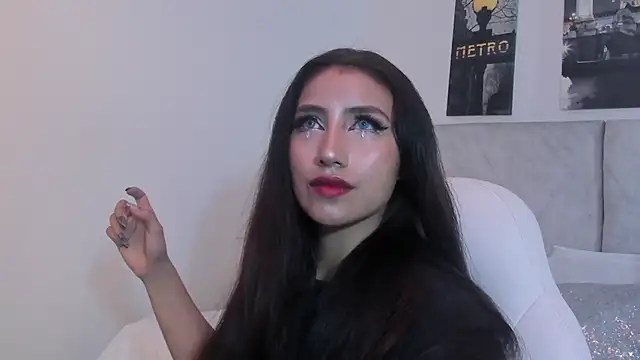 Snapshot of naomiii__ chatting on June 10, 6:40 pm naomiii online show from June 10, 6:40 pm