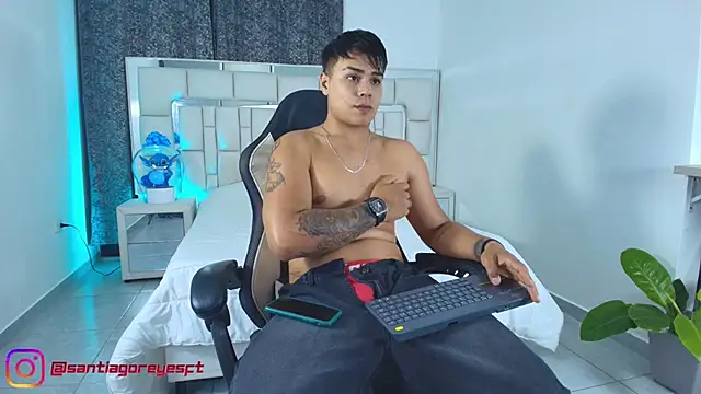 Snapshot of SantiagoReyesFtt chatting on April 7, 12:33 am SantiagoReyesFtt online show from April 7, 12:33 am