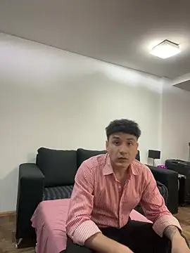 Snapshot of LCarreraa chatting on August 4, 6:32 pm LCarreraa online show from August 4, 6:32 pm