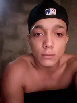 Snapshot of tayson_ chatting on November 8, 11:43 am tayson online show from November 8, 11:43 am