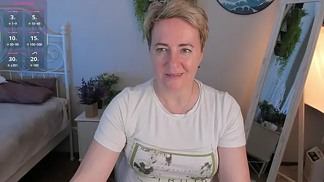 Snapshot of Nika_Smit chatting on June 5, 8:09 am Nika Smit online show from June 5, 8:09 am