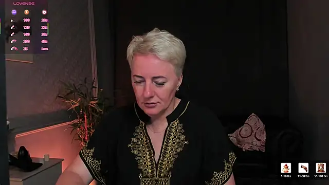 Snapshot of Nika_Smit chatting on July 4, 5:13 am Nika Smit online show from July 4, 5:13 am