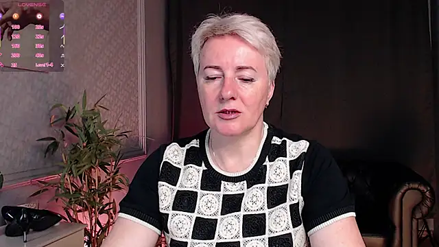 Snapshot of Nika_Smit chatting on July 17, 5:25 am Nika Smit online show from July 17, 5:25 am