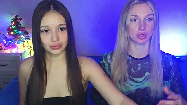 Snapshot of Megan_Kira chatting on December 13, 1:12 pm Megan Kira online show from December 13, 1:12 pm