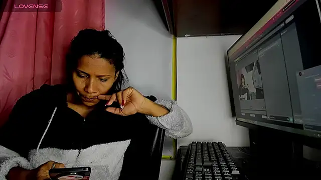 Snapshot of Nenita_Hot_ chatting on September 8, 8:52 pm Nenita Hot  online show from September 8, 8:52 pm