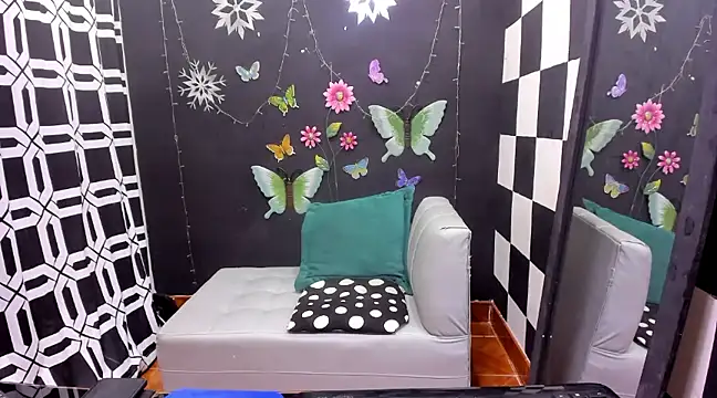 Snapshot of MikeRose94 chatting on February 1, 1:34 am MikeRose94 online show from February 1, 1:34 am