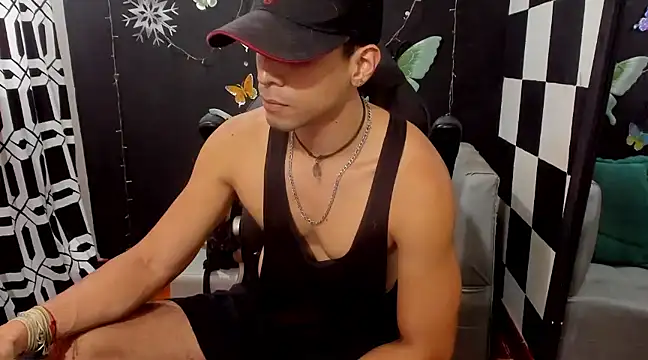 Snapshot of MikeRose94 chatting on February 16, 6:54 pm MikeRose94 online show from February 16, 6:54 pm