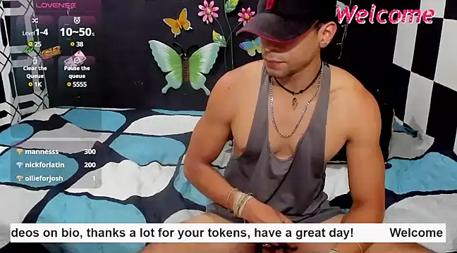 Snapshot of MikeRose94 chatting on March 22, 11:09 pm MikeRose94 online show from March 22, 11:09 pm