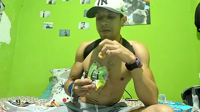 Snapshot of MikeRose94 chatting on July 6, 12:51 am MikeRose94 online show from July 6, 12:51 am