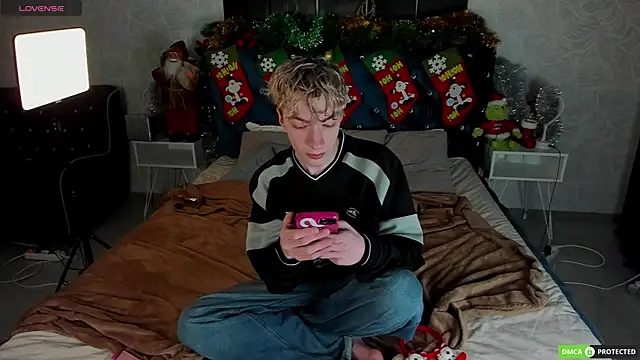 TrevorBenson online show from December 20, 3:35 am