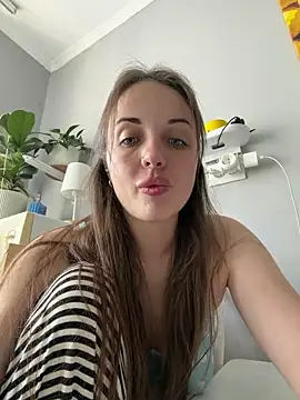 Snapshot of AmiLavs chatting on June 2, 11:23 am AmiLavs online show from June 2, 11:23 am