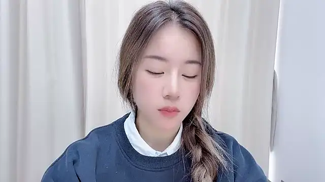 Snapshot of chloe-01 chatting on December 16, 7:26 am chloe-01 online show from December 16, 7:26 am