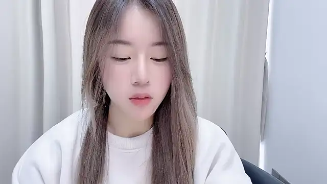 Snapshot of chloe-01 chatting on December 17, 12:22 pm chloe-01 online show from December 17, 12:22 pm