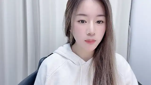 Snapshot of chloe-01 chatting on December 18, 12:18 pm chloe-01 online show from December 18, 12:18 pm