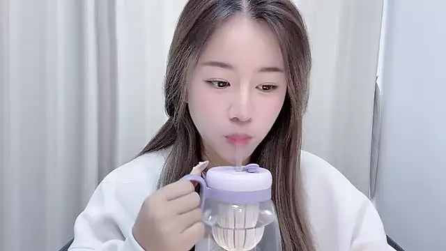 Snapshot of chloe-01 chatting on December 30, 4:42 am chloe-01 online show from December 30, 4:42 am