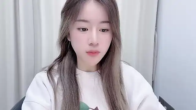 Snapshot of chloe-01 chatting on January 14, 12:35 pm chloe-01 online show from January 14, 12:35 pm