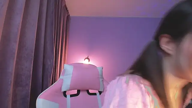 Snapshot of young_belle_ chatting on January 6, 7:31 am young belle online show from January 6, 7:31 am