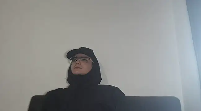 Snapshot of creamyadvisor01 chatting on January 7, 1:46 pm creamyadvisor01 online show from January 7, 1:46 pm