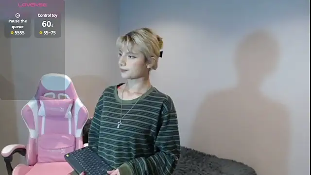 Snapshot of HiScarlett chatting on January 28, 9:41 am HiScarlett online show from January 28, 9:41 am