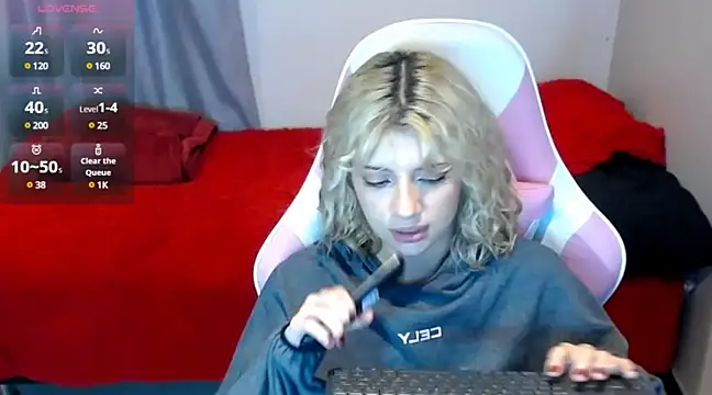 Snapshot of HiScarlett chatting on March 23, 5:43 am HiScarlett online show from March 23, 5:43 am