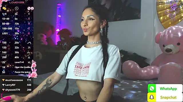 Snapshot of EvelynAisha chatting on February 1, 7:13 pm EvelynAisha online show from February 1, 7:13 pm