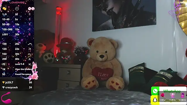 Snapshot of EvelynAisha chatting on February 20, 6:35 pm EvelynAisha online show from February 20, 6:35 pm