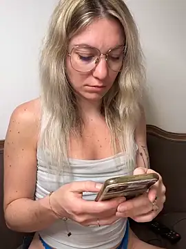 Snapshot of carlaaa chatting on May 8, 8:58 pm carlaaa online show from May 8, 8:58 pm